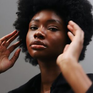Woman with a soft natural hairstyle